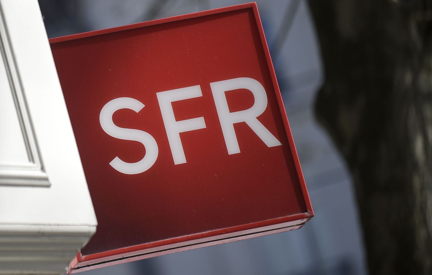 Bouygues Telecom, Free y Orange compran SFR por más de 20 mil millones de euros Bouygues Telecom, Free y Orange compran SFR por más de 20 mil millones de euros